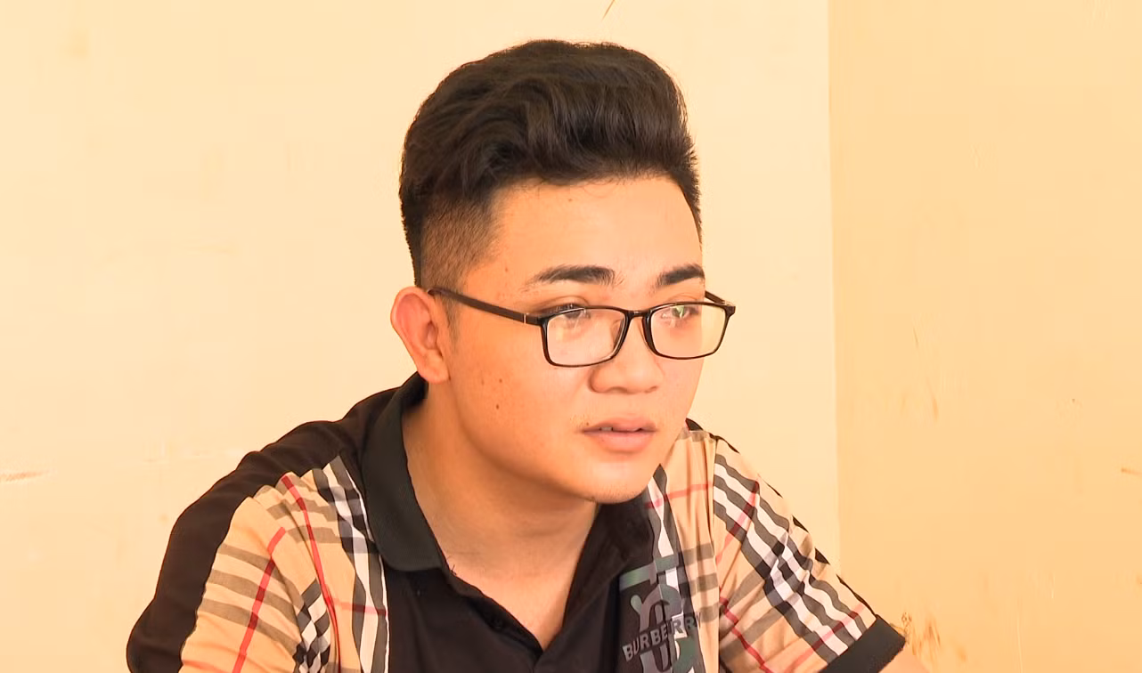 "Tạo dáng" chụp ảnh ven sông Hồng, bị dọa dẫm và thu "lệ phí" ảnh 2
