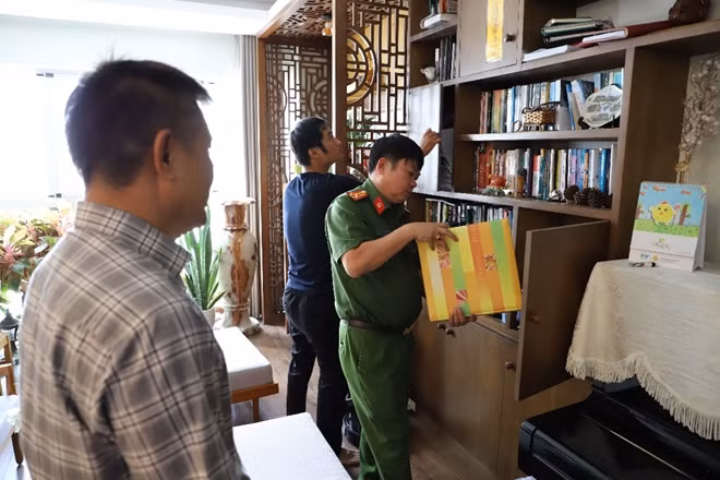Công an khám xét nơi ở của Trần Huy Lập.
