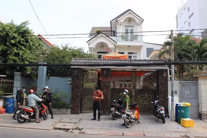 Khám xét nơi ở của vợ chồng Tú, Vân