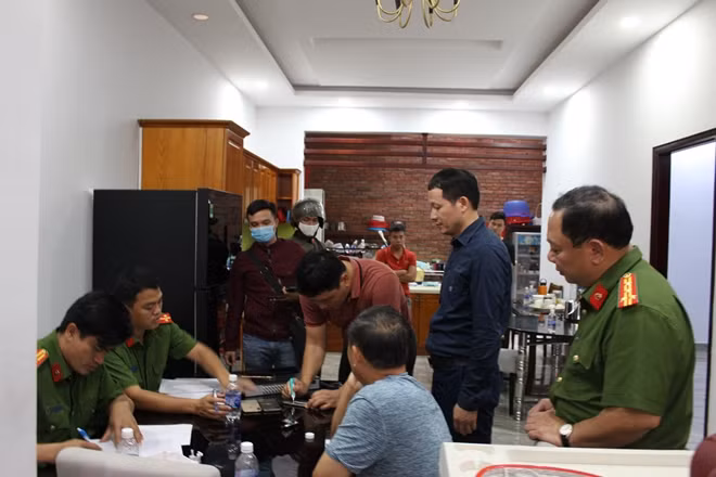 Công an thực hiện lệnh bắt Giám đốc Công ty Vân Trúc.