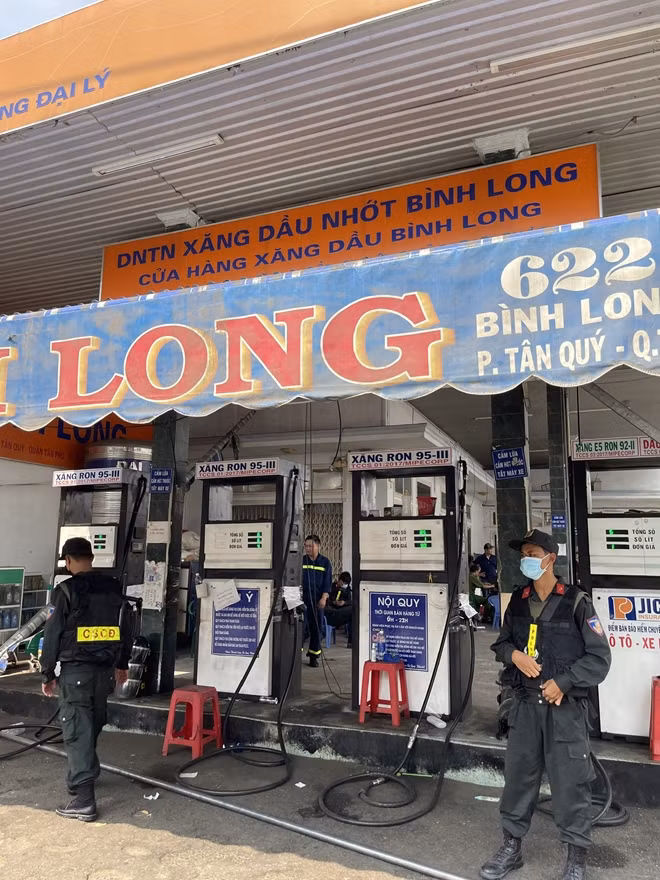 Phong tỏa, khám xét cây xăng của DNTN Bình Long.