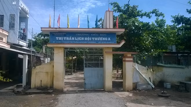 Trường Tiểu học thị trấn Lịch Hội Thượng A, nơi xảy ra tình trạng học sinh ngồi nhầm lớp thời gian qua.
