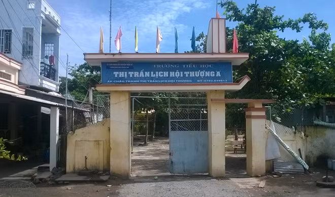 Trường Tiểu học trị trấn Lịch Hội Thượng A, dù đã đạt chuẩn Quốc gia nhưng còn một số học sinh chưa biết đọc, biết viết.