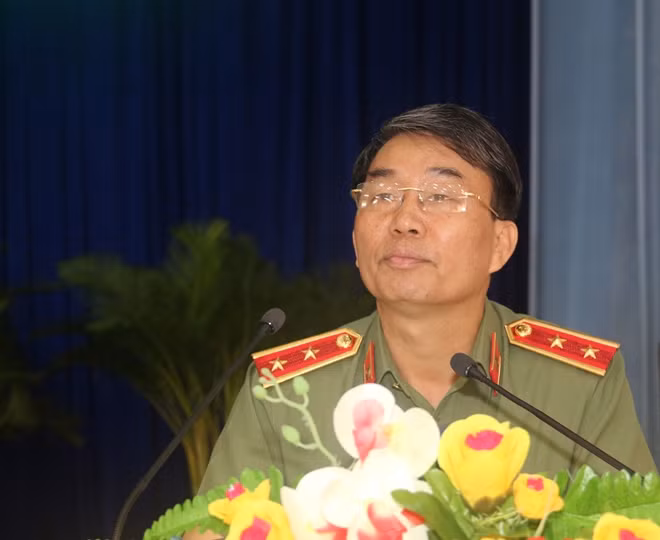 Trung tướng Trần Bá Thiều, Tổng cục trưởng Tổng cục Chính trị CAND phát biểu chỉ đạo hội nghị giao ban.