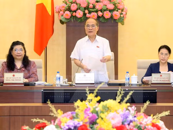 Chủ tịch Quốc hội Nguyễn Sinh Hùng phát biểu khai mạc phiên họp. Ảnh: Nhan Sáng/TTXVN.