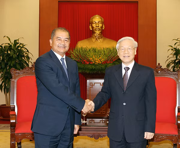 Tổng Bí thư Nguyễn Phú Trọng và đồng chí Kì-kẹo Khảy-khăm-phi-thun tại buổi tiếp. Ảnh: TTXVN.