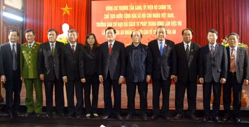 Chủ tịch nước Trương Tấn Sang và các đại biểu tham dự hội nghị. Chủ tịch nước Trương Tấn Sang và các đại biểu tham dự hội nghị.