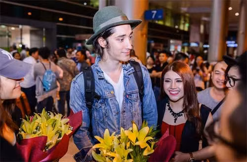 Taylor John Williams tại sân bay Tân Sơn Nhất