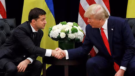 Tổng thống Mỹ Donald Trump và đồng nhiệm Ukraine Volodymyr Zelensky, tại New York ngày 25-9.