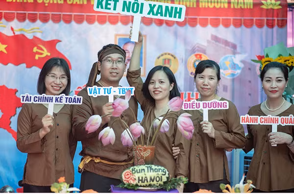 Đại diện các đội tại hội thi.