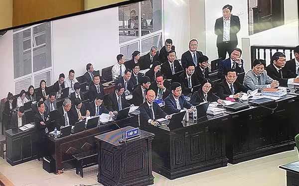 Các luật sư tham dự phiên tòa.