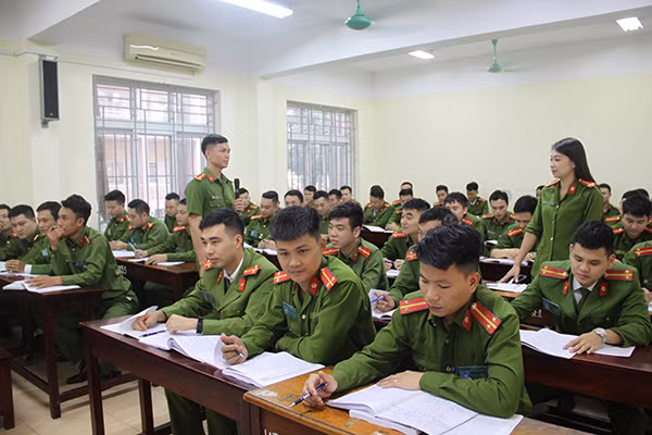 Giảng viên các trường CAND đang tích cực đổi mới phương pháp, lấy người học làm trung tâm.