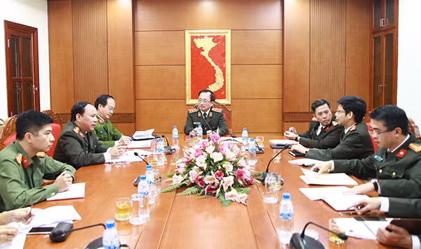 Thứ trưởng Nguyễn Văn Thành phát biểu tại cuộc họp.