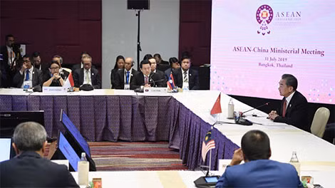 Một ASEAN đoàn kết sẽ đủ sức nói chuyện ngang hàng với Trung Quốc.