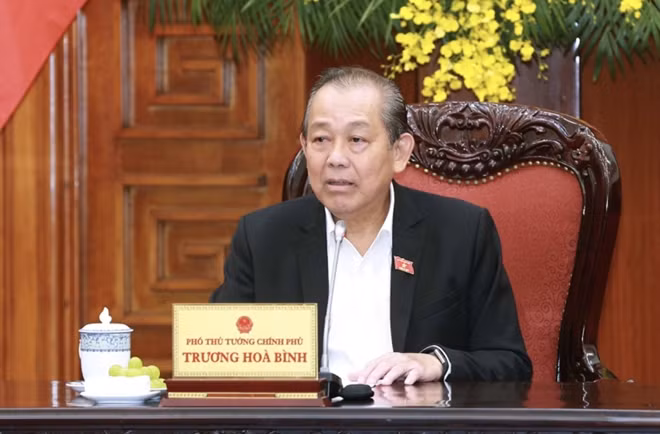 Phó Thủ tướng Thường trực Trương Hòa Bình phát biểu tại cuộc họp.