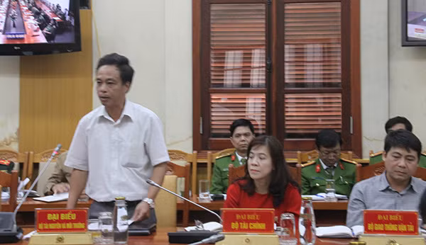 ...và Bộ Tài nguyên và môi trường phát biểu tham luận tại Hội nghị.