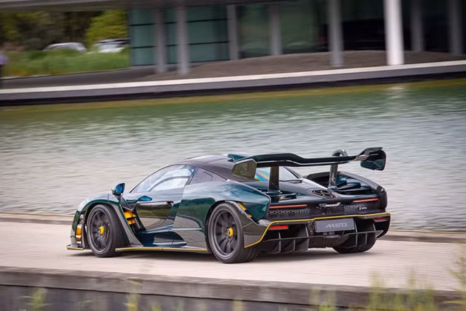 Siêu xe McLaren Senna có khả năng tăng tốc từ 0 lên 100 km/h trong 2,7 giây.