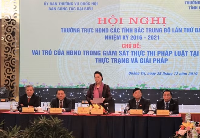 Chủ tịch Quốc hội Nguyễn Thị Kim Ngân phát biểu tại hội nghị.