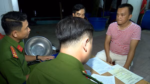 Cơ quan Công an lấy lời khai của Phạm Thanh Sử.