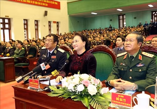 Chủ tịch Quốc hội Nguyễn Thị Kim Ngân trò chuyện trực tuyến với các cán bộ, chiến sĩ đang làm nhiệm vụ trên quần đảo Trường Sa.