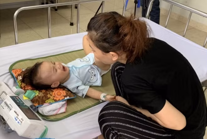 Các bệnh viện tăng cường giám sát chặt chẽ việc tuân thủ quy trình liên quan đến sử dụng thuốc, không để xảy ra tình trạng cho bệnh sử dụng thuốc hết hạn.