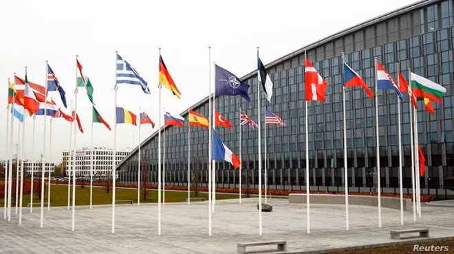 Cờ NATO và các quốc gia thành viên. Ảnh: Reuters.