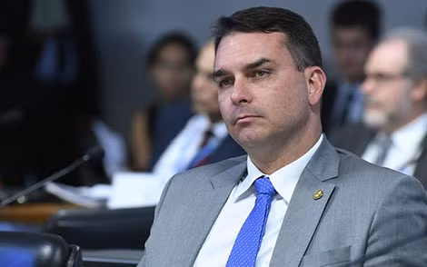 Thượng nghị sĩ Flavio Bolsonaro.