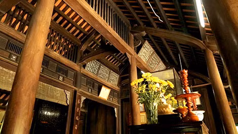 Nhà rường là đặc trưng của nhà vườn Huế. Nhà rường là đặc trưng của nhà vườn Huế.