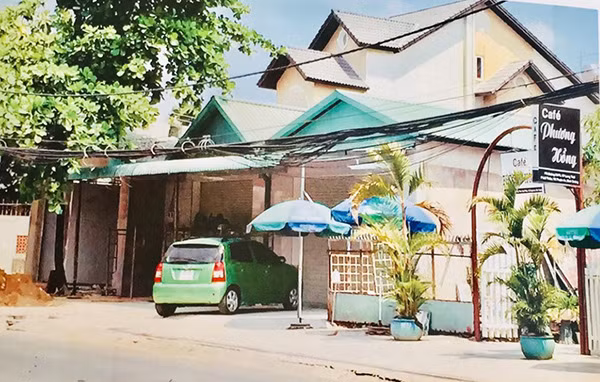 “Biệt thự” bà Huệ xây trái phép trên đất của người khác.