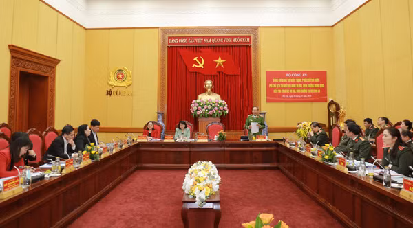 Thứ trưởng Lê Quý Vương phát biểu tại buổi làm việc.