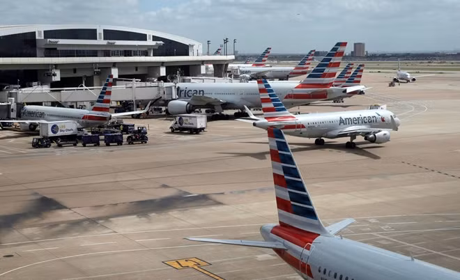 Các máy bay của Hãng Hàng không American Eagle đang chờ bay.