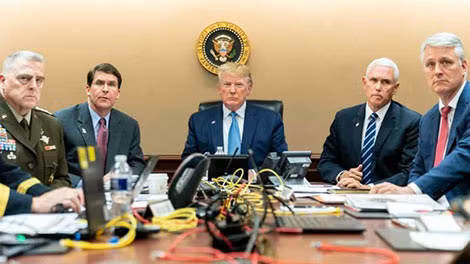 Tổng thống Mỹ Donald Trump và Các quan chức theo dõi diễn biến cuộc đột kích tấn công tiêu diệt Abu Bakr al-Baghdadi. Ảnh: Press Info. Tổng thống Mỹ Donald Trump và Các quan chức theo dõi diễn biến cuộc đột kích tấn công tiêu diệt Abu Bakr al-Baghdadi. Ảnh: Press Info.