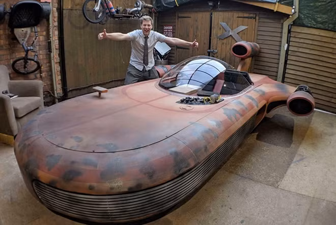 Chiếc xe bay Landspeeder của Colin Furze.