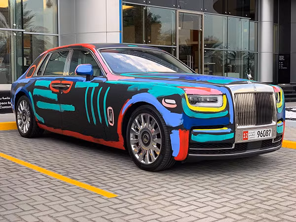 Rolls-Royce Phantom VIII có phong cách độ siêu độc.