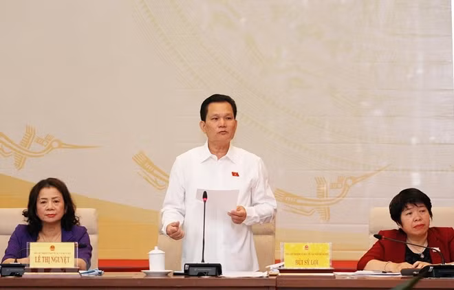 Phó Chủ nhiệm Ủy ban Các vấn đề xã hội của Quốc hội Bùi Sỹ Lợi phát biểu.