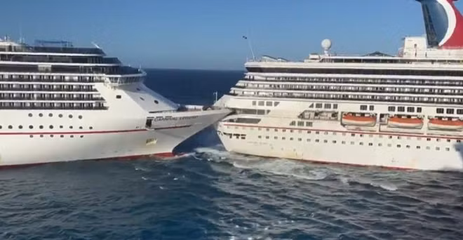 Hai chiếc du thuyền siêu sang của Carnival Corp va chạm giữa biển.