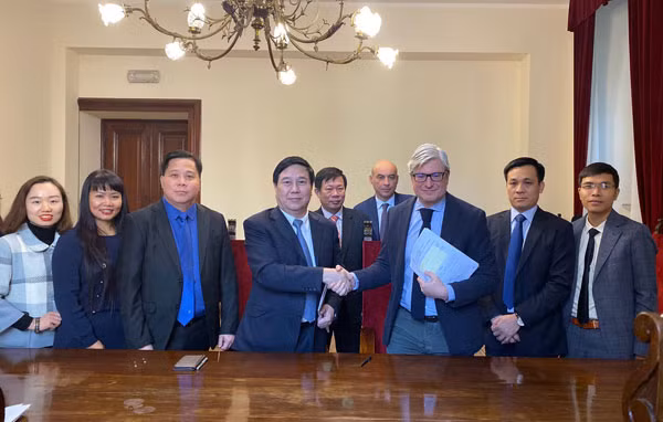 Các đại biểu trong cuộc đàm phán dự thảo Hiệp định về chuyển giao người bị kết án phạt tù giữa Việt Nam và Italia.
