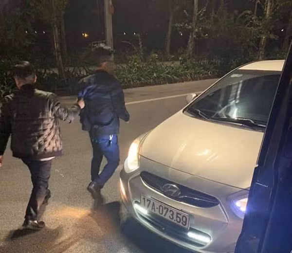 Chiếc xe con trong vụ va chạm. Chiếc xe con trong vụ va chạm.