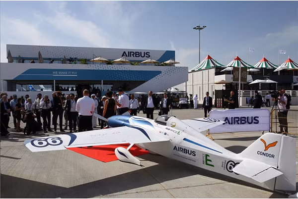 "Tay đua" máy bay điện đầu tiên của giải Air Race E. "Tay đua" máy bay điện đầu tiên của giải Air Race E.