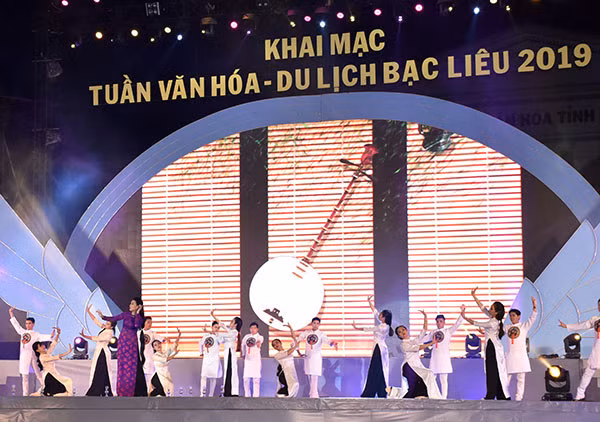 Một số tiết mục văn nghệ tại lễ khai mạc. Một số tiết mục văn nghệ tại lễ khai mạc.