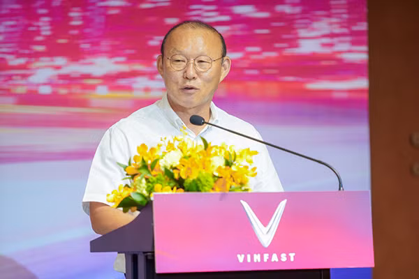 HLV Park chia sẻ câu chuyện thành công của các thương hiệu ô tô Hàn Quốc và tin tưởng VinFast cũng sẽ giúp ngành công nghiệp ô tô Việt Nam cất cánh.