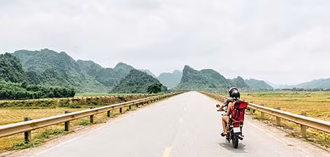 Đi “phượt” luôn hấp dẫn giới trẻ, song cần tuân thủ luật giao thông..