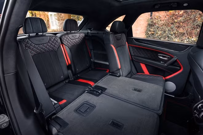 Nội thất trên phiên bản Bentley Bentayga 7 chỗ.