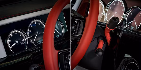 Nội thất trên Rolls-Royce Bespoke Red Phantom.