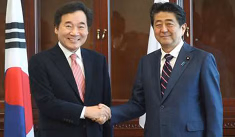 Thủ tướng Hàn Quốc Lee Nak-yeon và Thủ tướng Nhật Bản Shinzo Abe. Thủ tướng Hàn Quốc Lee Nak-yeon và Thủ tướng Nhật Bản Shinzo Abe.