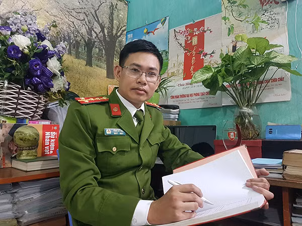 Đại úy, TS. Tống Sỹ Tiến, giảng viên Bộ môn Khoa học cơ bản, Trường Đại học PCCC. Đại úy, TS. Tống Sỹ Tiến, giảng viên Bộ môn Khoa học cơ bản, Trường Đại học PCCC.