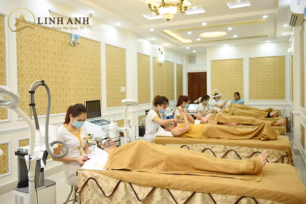 Thẩm mỹ Quốc tế Linh Anh bị Thanh tra Sở Y tế lập biên bản xử phạt.