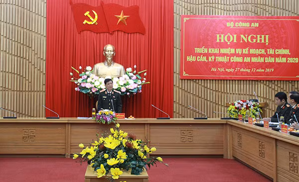 Thứ trưởng Nguyễn Văn Sơn phát biểu chỉ đạo Hội nghị.