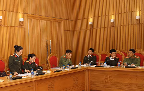 Đại tá Nguyễn Thúy Quỳnh, đại diện Cục Truyền thông CAND phát biểu đóng góp ý kiến vào dự thảo Đề án.