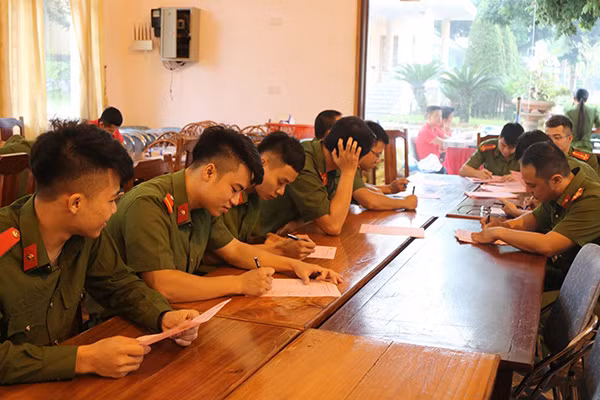 Một số hình ảnh hiến máu tình nguyện của CBCS Trại giam Quyết Tiến